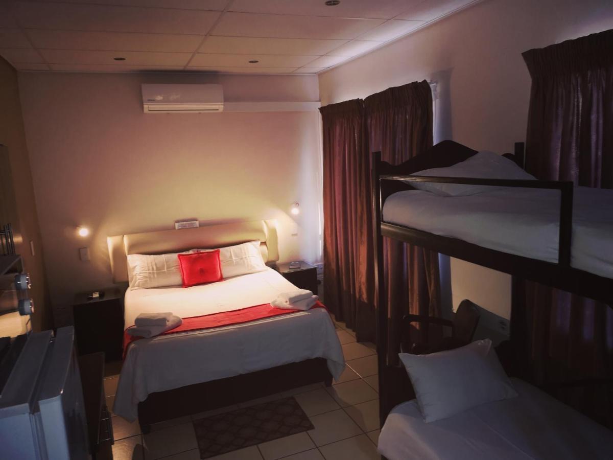 Aaa Rose Garden Guesthouse Mookgophong Kültér fotó