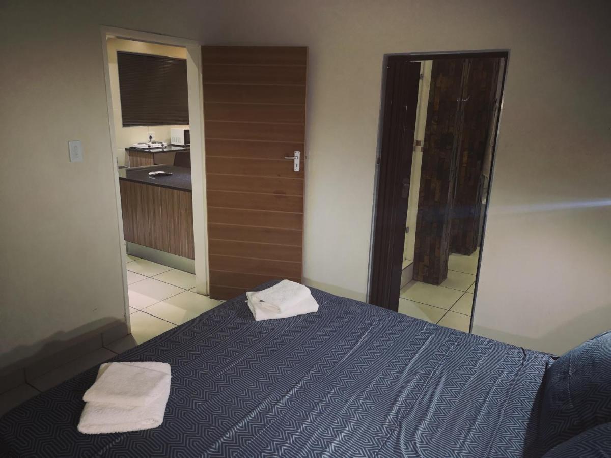 Aaa Rose Garden Guesthouse Mookgophong Kültér fotó