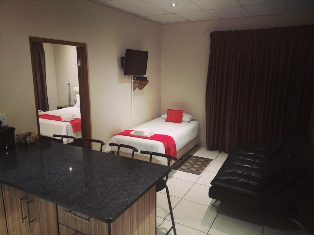 Aaa Rose Garden Guesthouse Mookgophong Kültér fotó