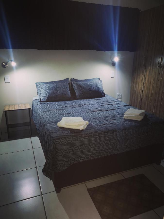 Aaa Rose Garden Guesthouse Mookgophong Kültér fotó