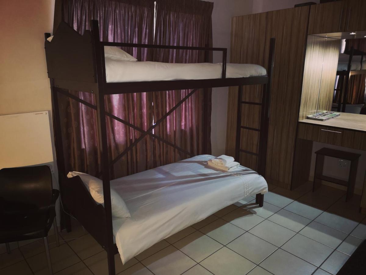 Aaa Rose Garden Guesthouse Mookgophong Kültér fotó