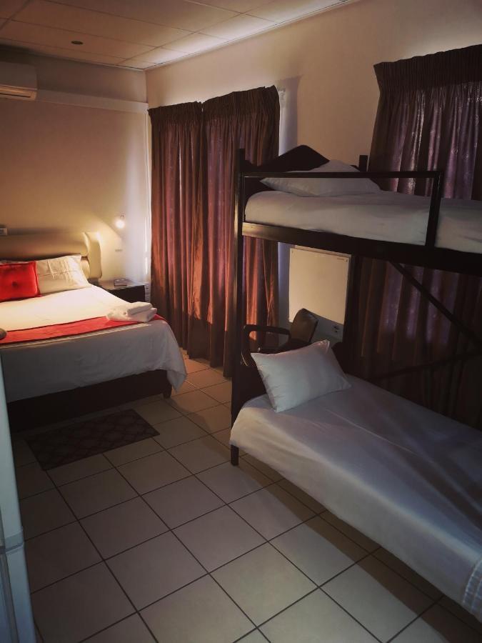 Aaa Rose Garden Guesthouse Mookgophong Kültér fotó