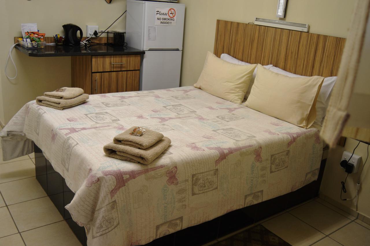 Aaa Rose Garden Guesthouse Mookgophong Kültér fotó